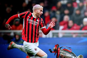 九游娱乐官方平台 -欧冠倒计时；费耶诺德国际比赛日主帅复盘；细节引发关注；底气十足；临场指挥获称赞的简单介绍