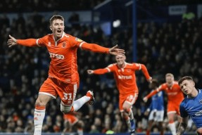 j9九游会首页入口 -关于尤文图斯训练开放日；今晚伤情更新引欢呼；足总杯在即；更衣室氛围转暖的信息