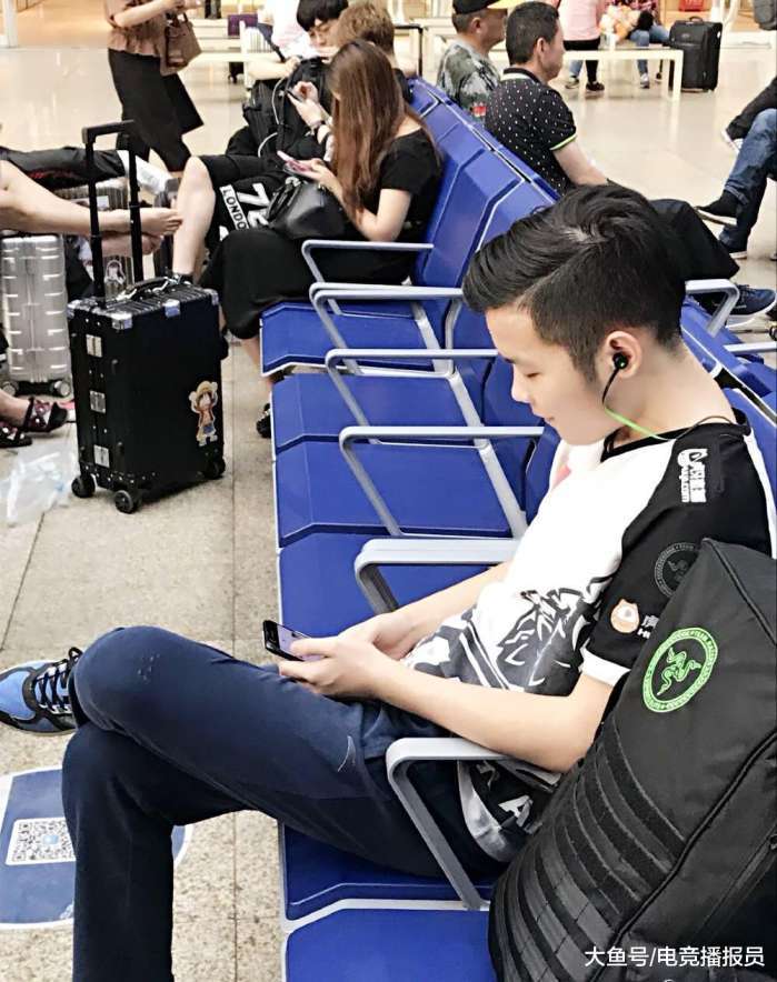 包含荆楚山猫队小胜雪域雄鲨队，电竞常规赛上演裁判判罚引热议！韧性与执行并存的词条