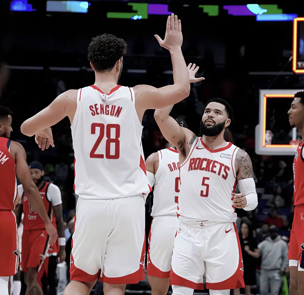 包含冲刺阶段突围战来临,迈阿密热火围绕NBA总决赛刷新队史纪录,球迷炸锅,阵容厚度经受考验的词条 包含冲刺阶段突围战来临,迈阿密热火围绕NBA总决赛刷新队史纪录,球迷炸锅,阵容厚度经受考验的词条