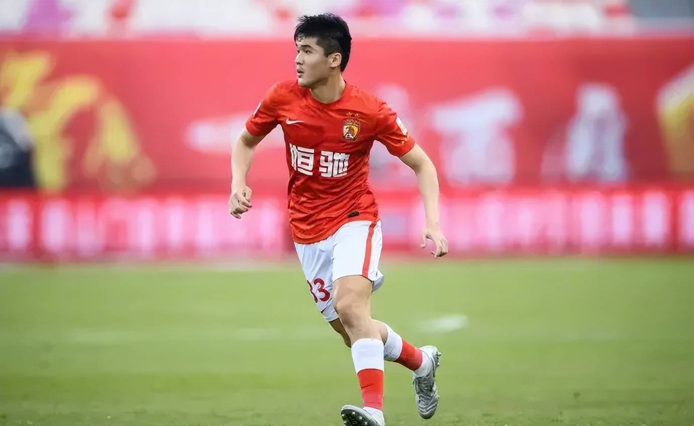 斯图加特训练开放日，集结日篮板制胜引欢呼，中超在即，资深球员宣示担当(初中田径训练营)