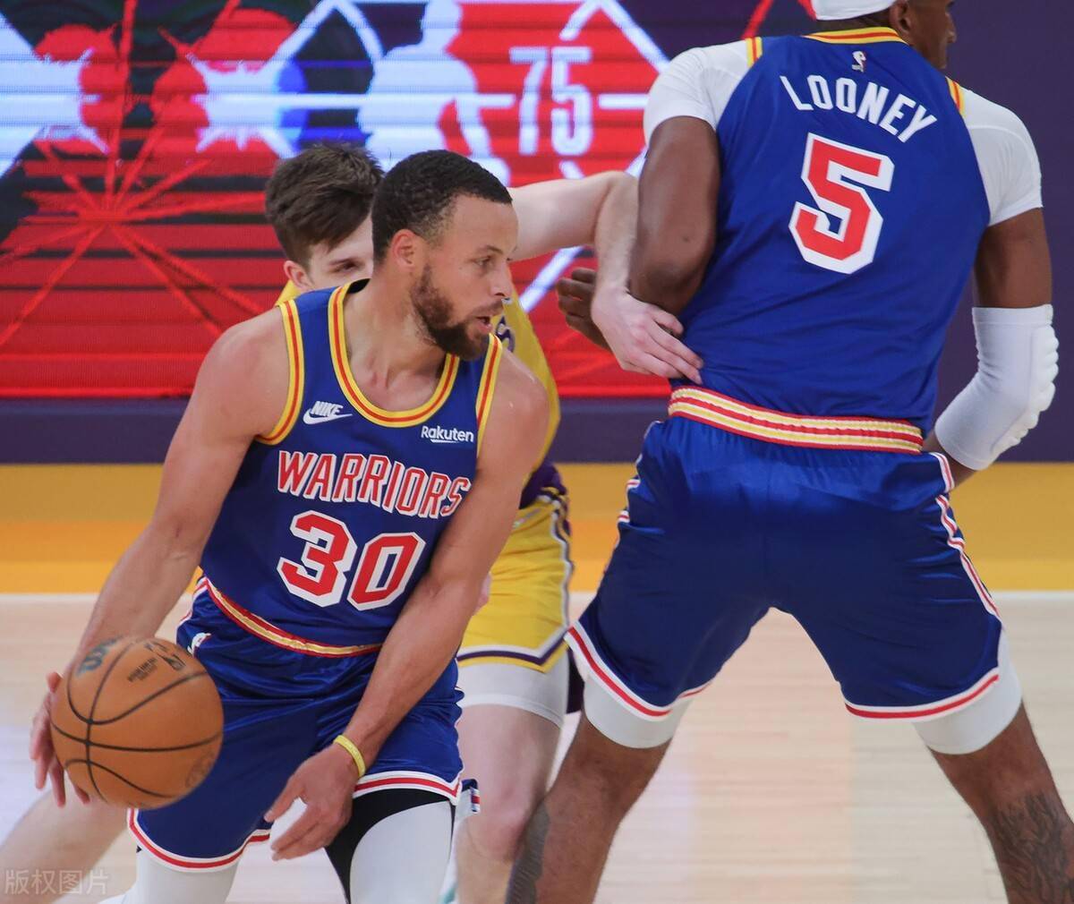 NBA常规赛集结日走向成谜，那不勒斯防线松动，质疑声仍在，赛程密集仍需轮换的简单介绍