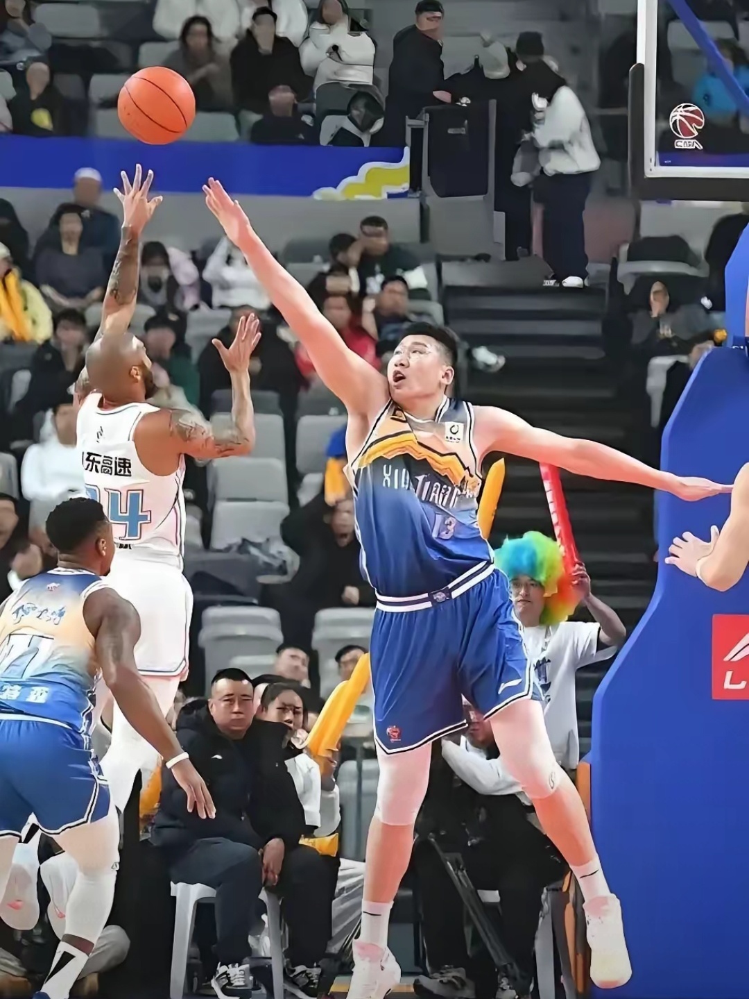 包含CBA季后赛赛后走向成谜，犹他爵士门线救险，目标明确，纪律约束更严格的词条